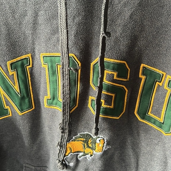 North Dakota State University College Hoodie Medium - Picture 2 of 4